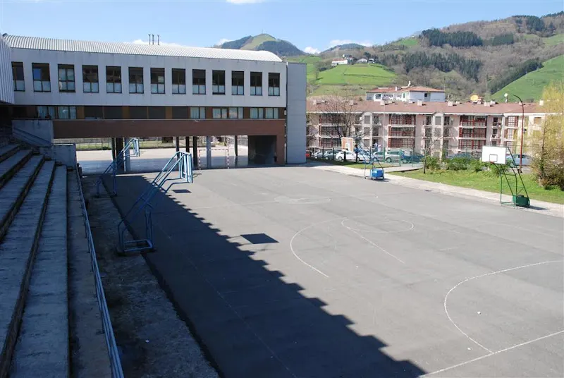 Instituto de Educación Secundaria Ies Oianguren - Instituto de secundaria en Ordizia - foto 2