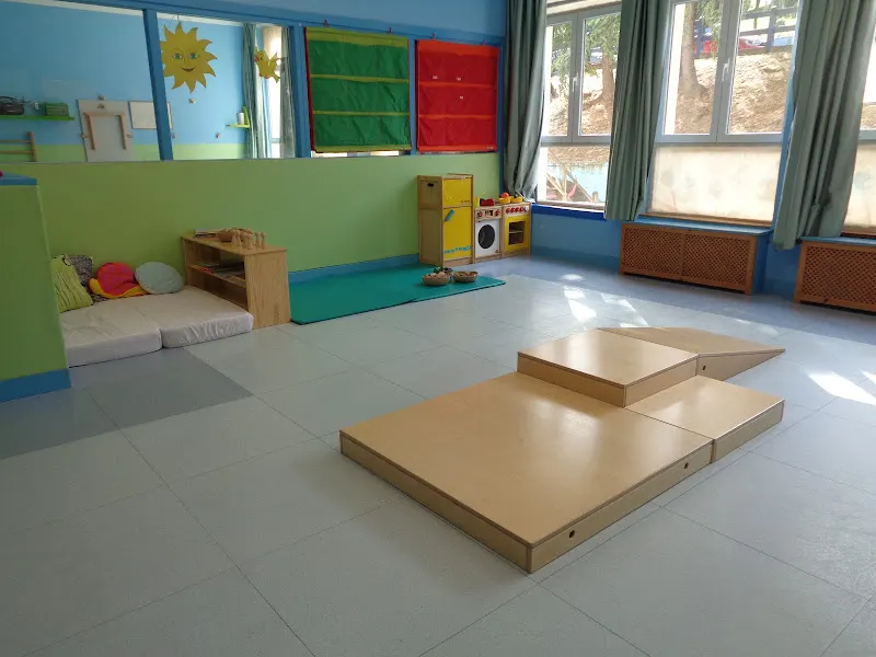 Partzuergoko Haur Eskola Abantoko Haurreskola - Colegio público en Abanto y Ciervana-Abanto Zierbena - foto 2