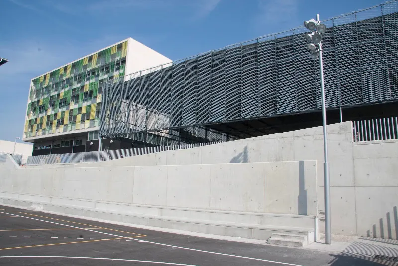 Colegio de Educación Primaria San Antonio Lhi - Instituto de secundaria en Etxebarri - foto 2