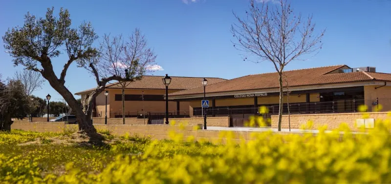 Escuela Estrella de Santo Domingo (Madres Dominicas de Brignoles) - Sevilla la Nueva