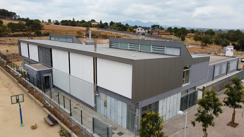 Escuela Pla del Puig - Colegio público en Sant Fruitos de Bages - foto 2