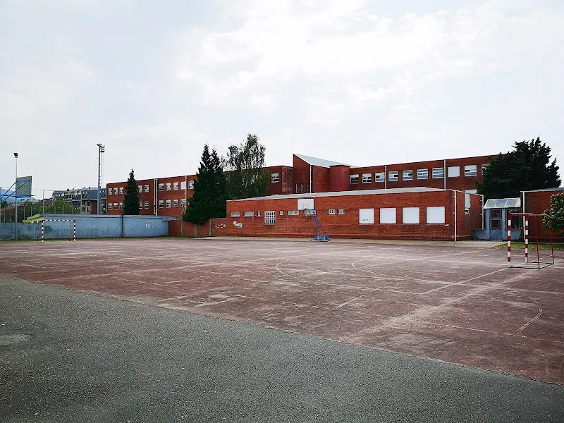 IES Valentín Turienzo - Instituto de secundaria en Colindres - foto 2