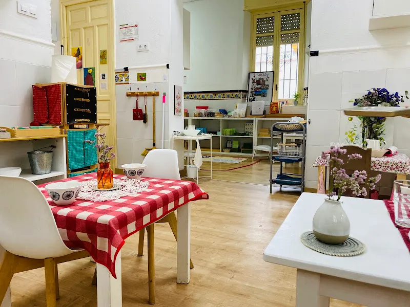 Sevilla Montessori School - Centro de servicios familiares en Sevilla - foto 2