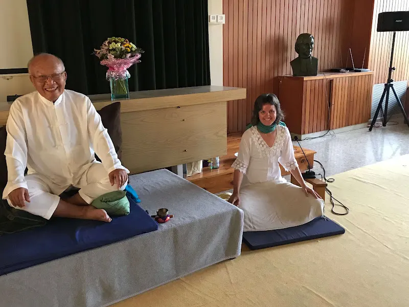 Escuela de Meditación Dhiravamsa - Brena Baja