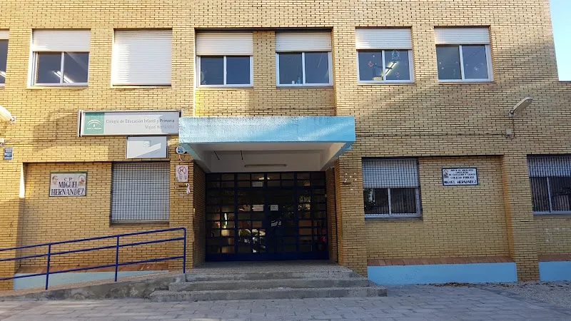 Colegio De Educación Infantil Y Primaria Miguel Rueda - Colegio público en Paradas - foto 2