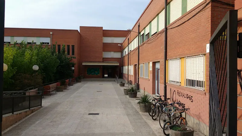 Instituto - Instituto de secundaria en Santa Margarida i els Monjos - foto 2