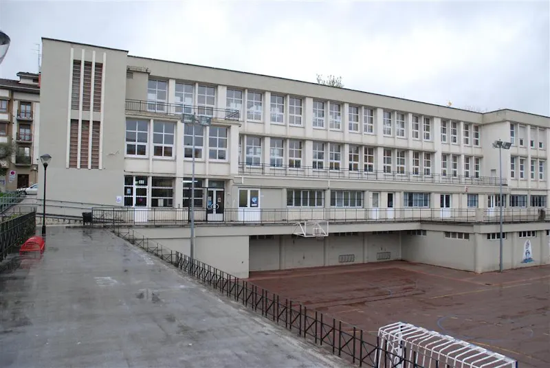 Urretxu-Zumarraga Ikastola - Lizeoa - Instituto de secundaria en Urretxu - foto 2