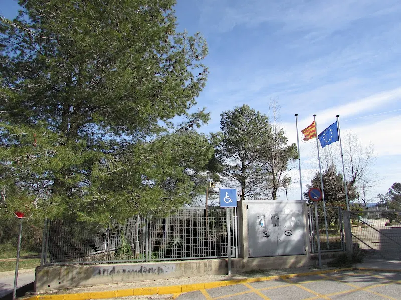 Instituto La Vall del Tenes - Instituto de secundaria en Santa Eulalia de Roncana - foto 2
