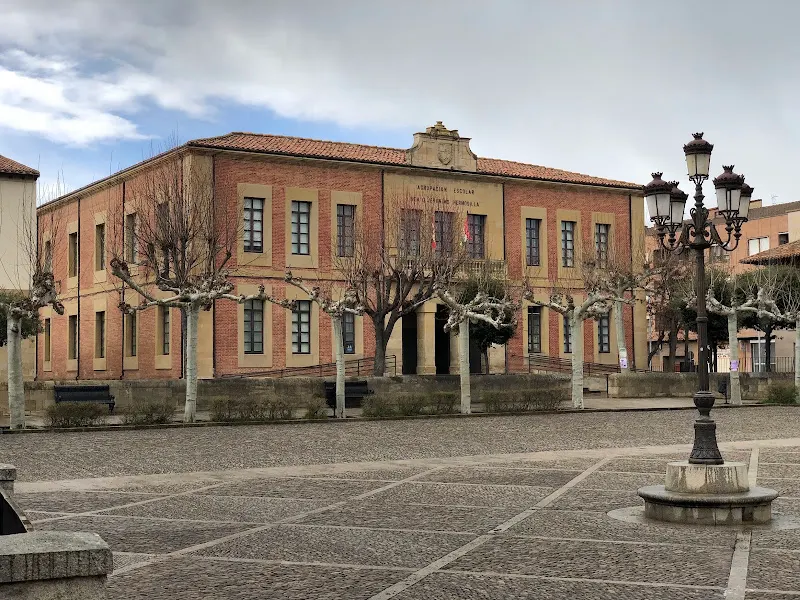 Ceip Beato Jerónimo Hermosilla - Edificio Plaza España - Colegio público en Santo Domingo de la Calzada - foto 2