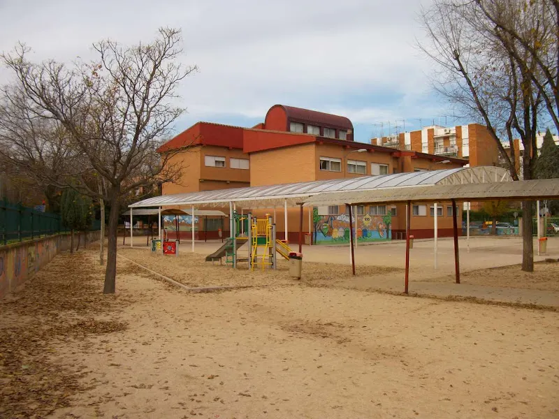 Colegio Público FEDERICO GARCÍA LORCA Edificio Antiguo - Colegio público en Camarma de Esteruelas - foto 2