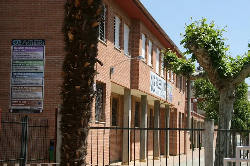 Salesianos Villamuriel - Centro Don Bosco - Centro educativo en Villamuriel de Cerrato - foto 2