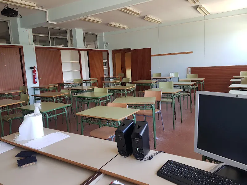 INS Josep VALLVERDÚ - Instituto de secundaria en Borges Blanques (Les) - foto 2