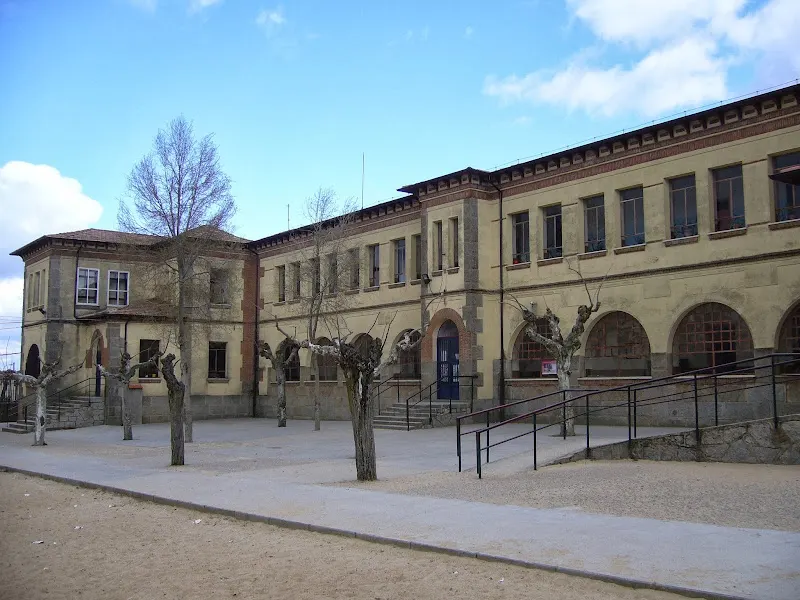 C. Educación Infantil y Primaria Filiberto Villalobos - Colegio público en Guijuelo - foto 2