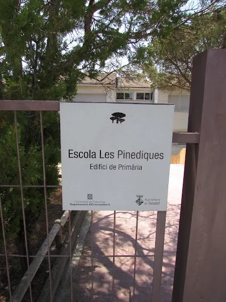 Escuela Les Pinediques - Taradell