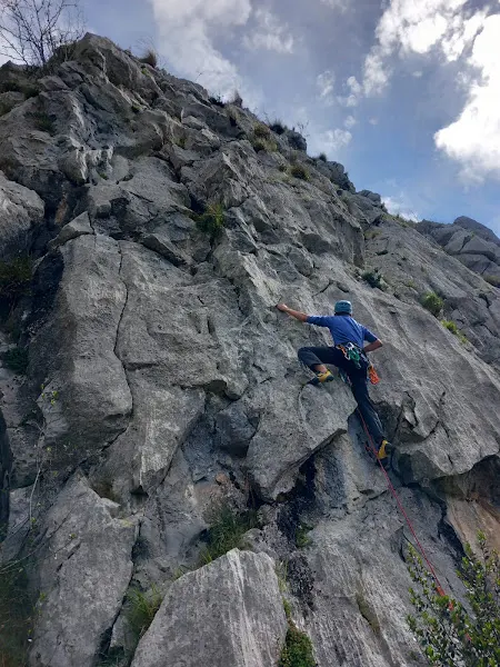 Escuela De Escalada De les Pedroses (Carbes) - Amieva