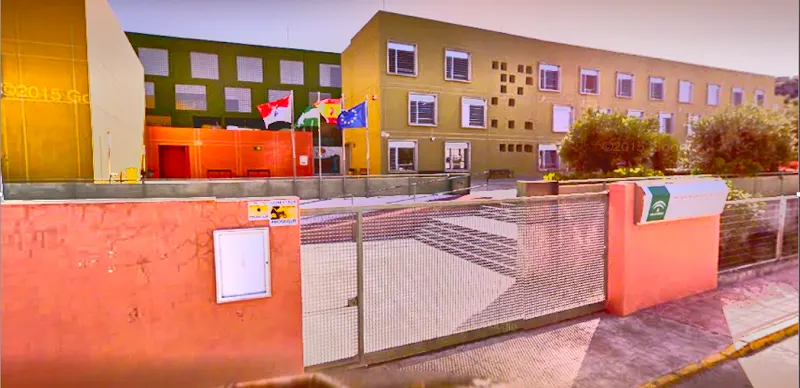 Colegio Público Santiago Guillén - Colegio público en Alcala del Valle - foto 3
