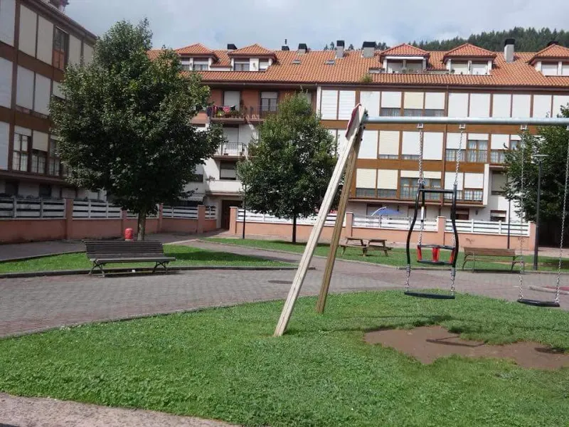 Escuela Municipal De Educación Infantil El Chopo - Colegio público en Cartes - foto 2
