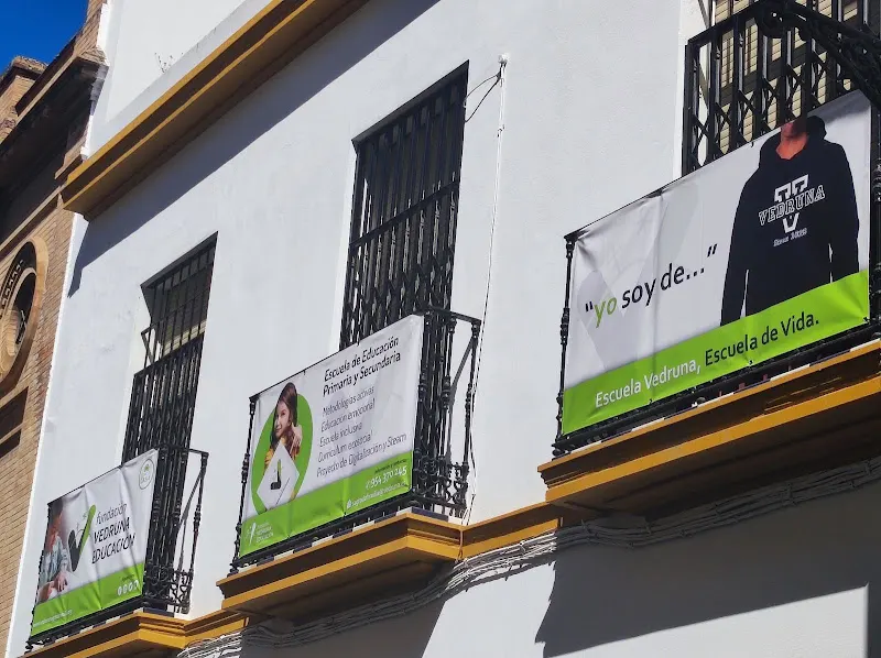 Colegio de la Sagrada Familia-Carmelitas. ESCUELA VEDRUNA - Sevilla