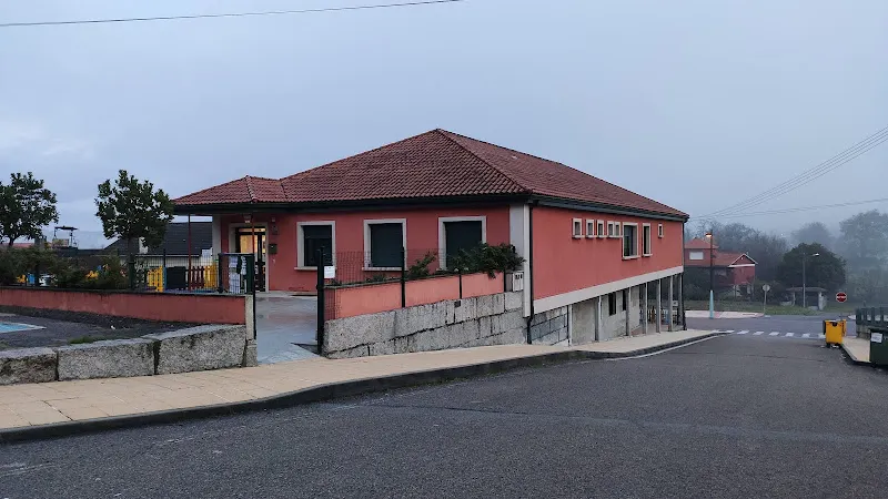 Escuela Infantil Cativos - Colegio público en Meis - foto 2