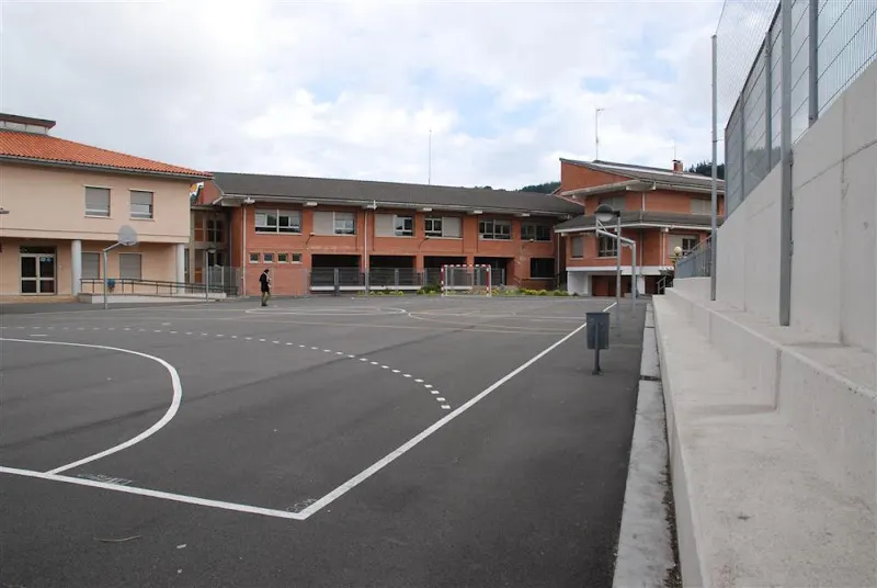 Mutriku BHI - Instituto de secundaria en Mutriku - foto 2