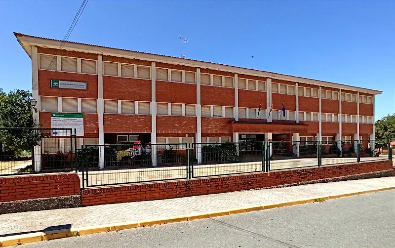 Centro de Educación Infantil y Primaria Divino Salvador - Colegio público en Cortegana - foto 2