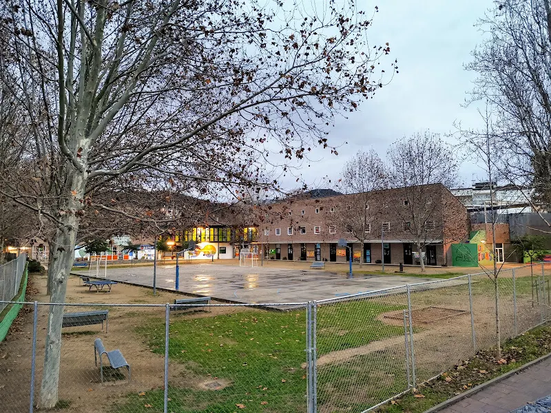 Escola Les Pruneres - Colegio público en Martorelles - foto 2