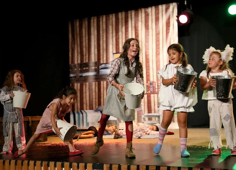 Menudos Artistas, escuela de artes escénicas