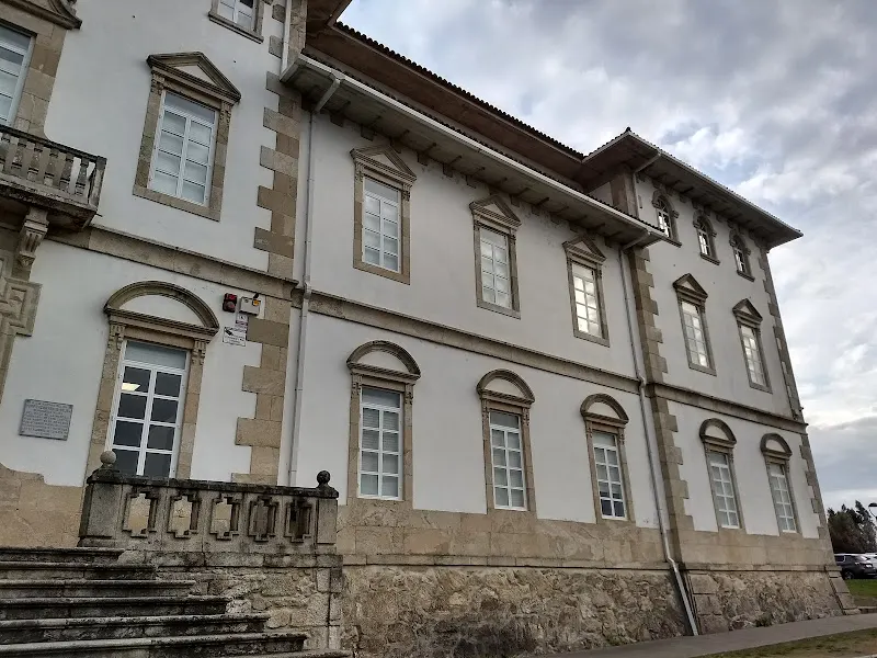 Consorcio Galego de Servicios de Igoaldade e Benestar - Colegio público en Neves (As) - foto 2