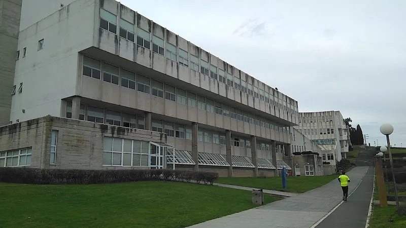 UDC ~ Facultad de Ciencias de la Educación - Departamento universitario en Coruna (A) - foto 2