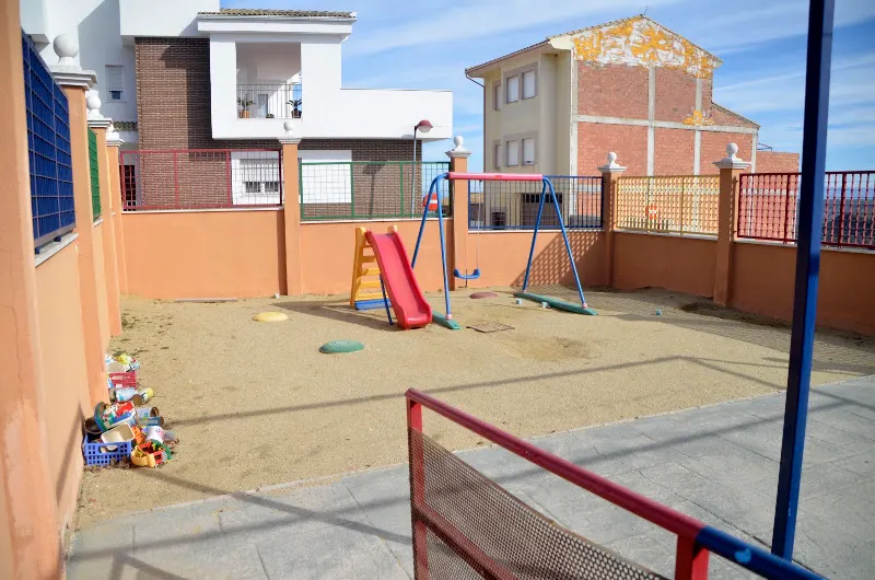 Escuela Infantil Pequelunis - Colegio público en Sabiote - foto 2