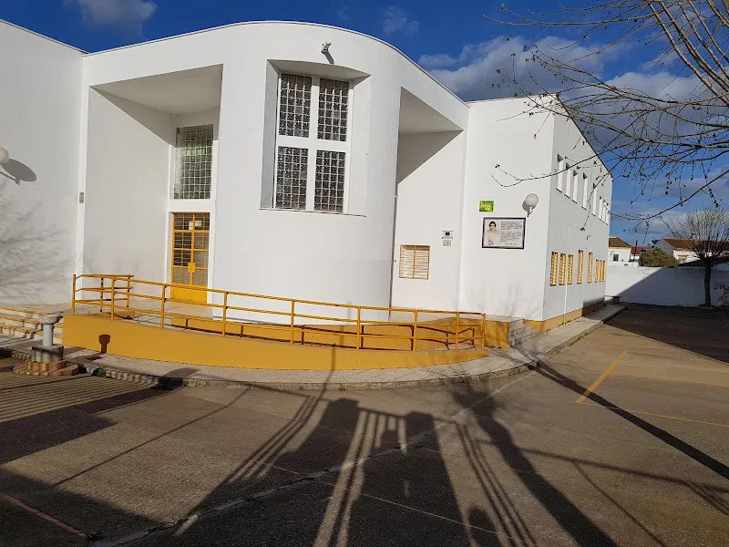 Instituto de Educación Secundaria Ies Alfonso Romero Barcojo - Instituto de secundaria en Niebla - foto 2