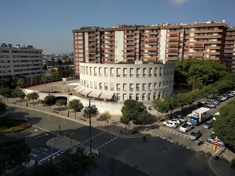 Escuela Pau Vila - Colegio público en Papiol (El) - foto 3