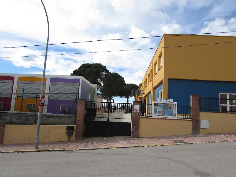 Escola El Bruc - Colegio público en Riells i Viabrea - foto 2