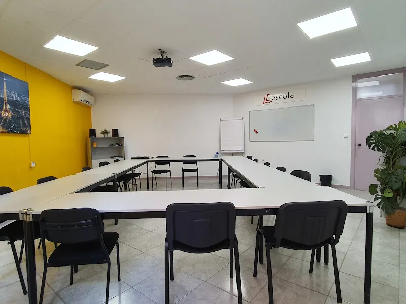 Acadèmia L'Escola d'Almenar - Centro educativo en Almenar - foto 2
