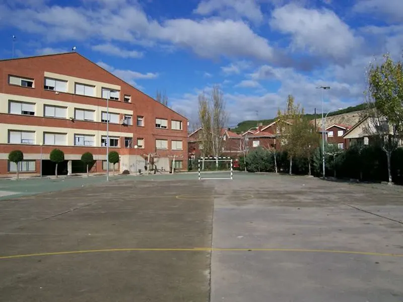 Instituto de Educación Secundaria Reino de Navarra - Instituto de secundaria en Azagra - foto 2