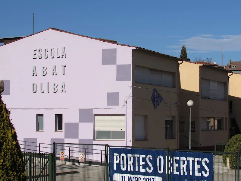 Escuela Pública Abat Oliba en Torello