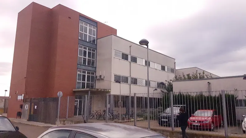 IES La Canal de Navarrés - Instituto de secundaria en Navarres - foto 2