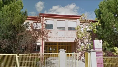 IES Jaime Gil de Biedma - Instituto de secundaria en Nava de la Asuncion - foto 2
