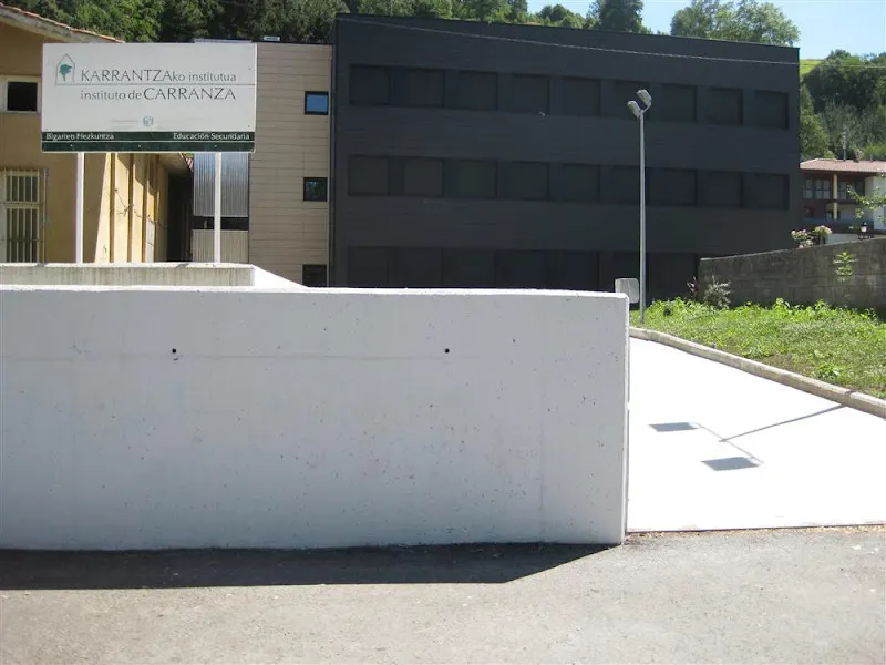 Instituto de Educación Secundaria IES Carranza BHI - Instituto de secundaria en Karrantza Harana/Valle de Carranza - foto 2
