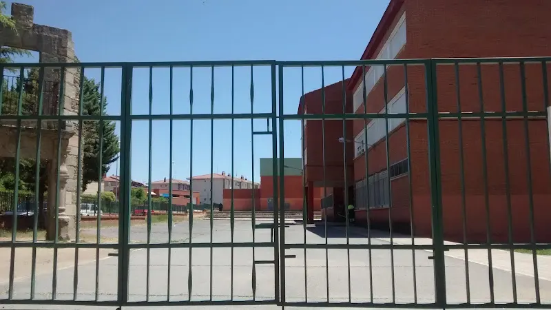 Colegio Público Juan Arrabal - El Barco de Avila