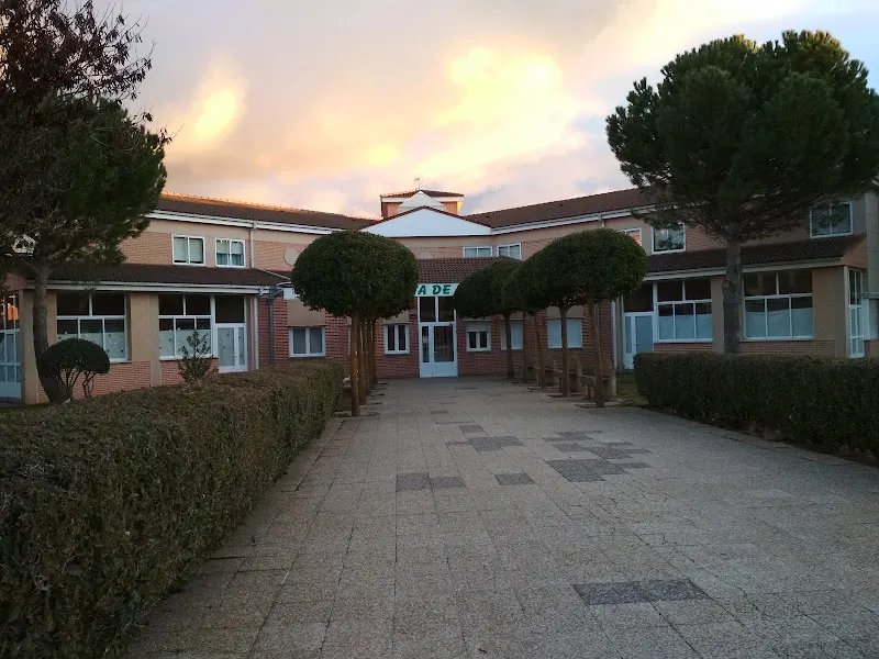 Centro de Educación de Adultos Conde de Aranda - Escuela de educación para adultos en Roa - foto 2