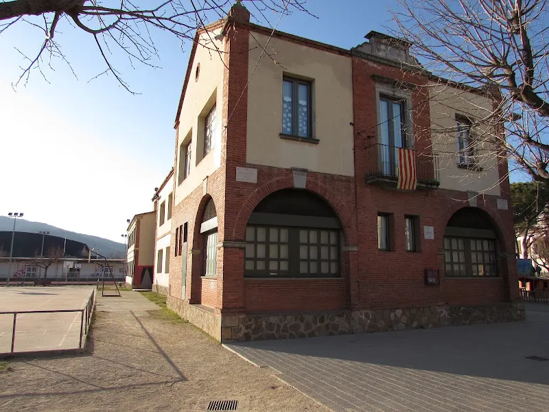 Institut Públic Escola Salvador Vilarrasa - Colegio público en Besalu - foto 2