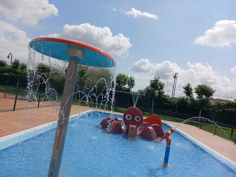 Parque infantil y jardín La pISCINA - San Justo de la Vega