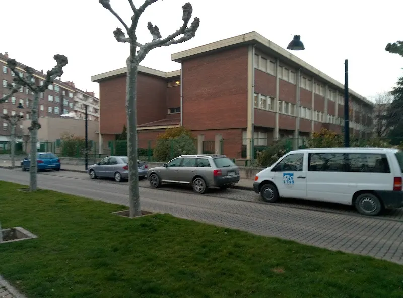 Colegio Público Sáenz de Tejada - Colegio público en Quel - foto 2