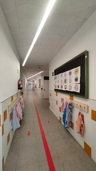 C.E.I.P. Saturnino Calleja - Escuela de primaria en Alfoz de Quintanaduenas - foto 2