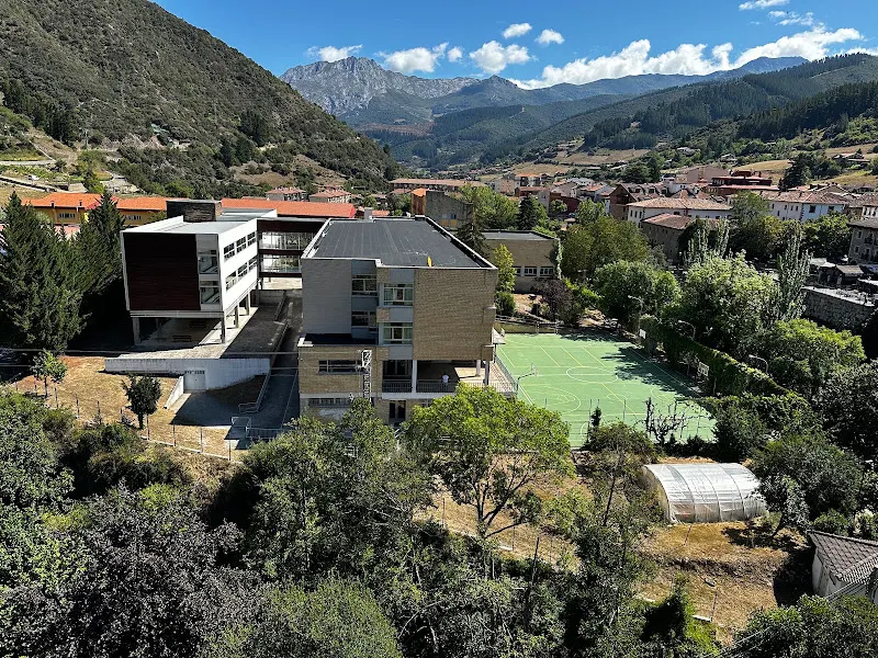 IES Jesús de Monasterio - Instituto de secundaria en Potes - foto 2