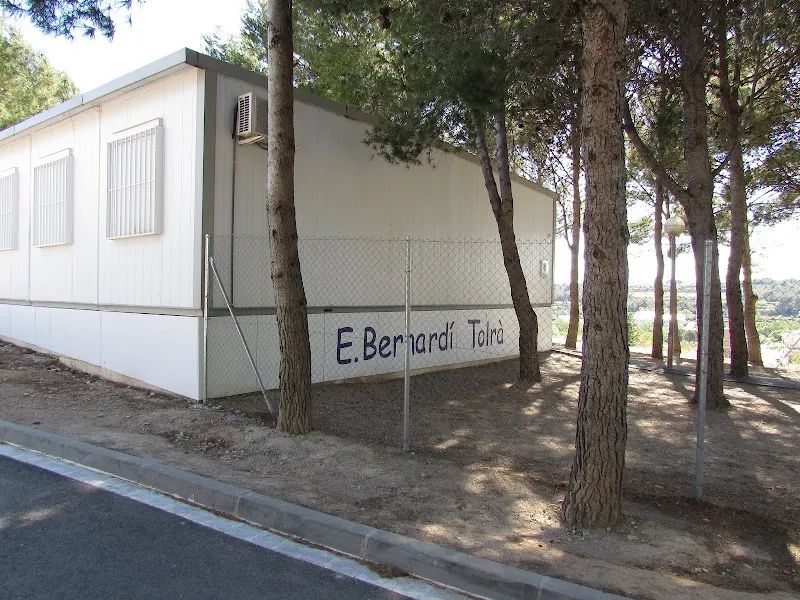 Escola Pública Bernardí Tolrà - Colegio público en Vila-rodona - foto 2