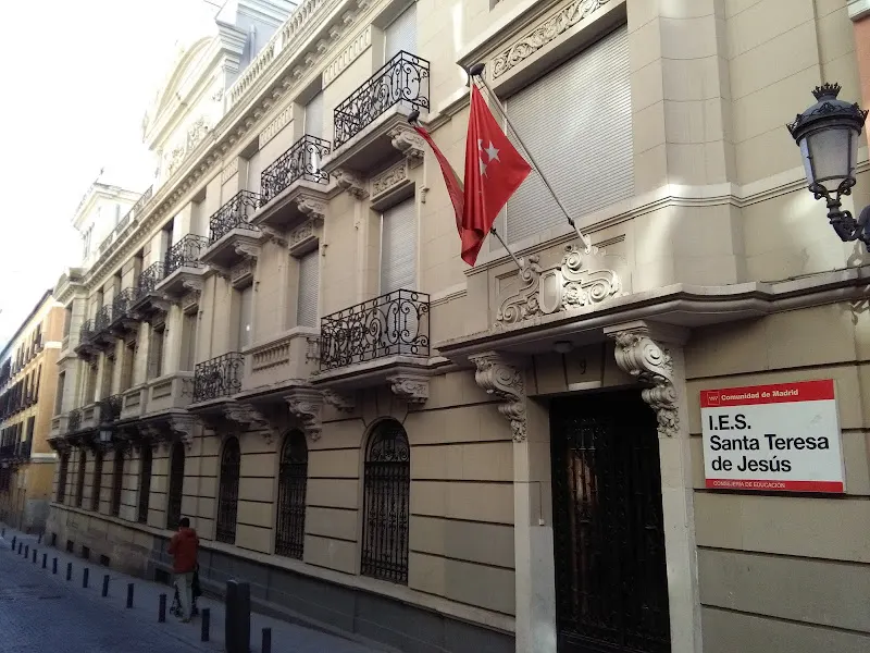 IES Santa Teresa de Jesús - Instituto de secundaria en Madrid - foto 2