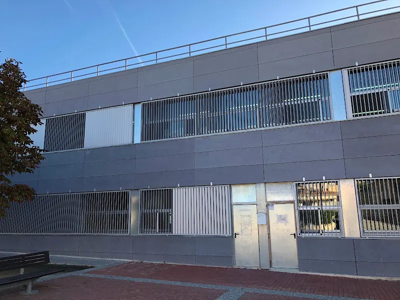 Escola Pública Josep Veciana - Colegio público en Perafort - foto 2