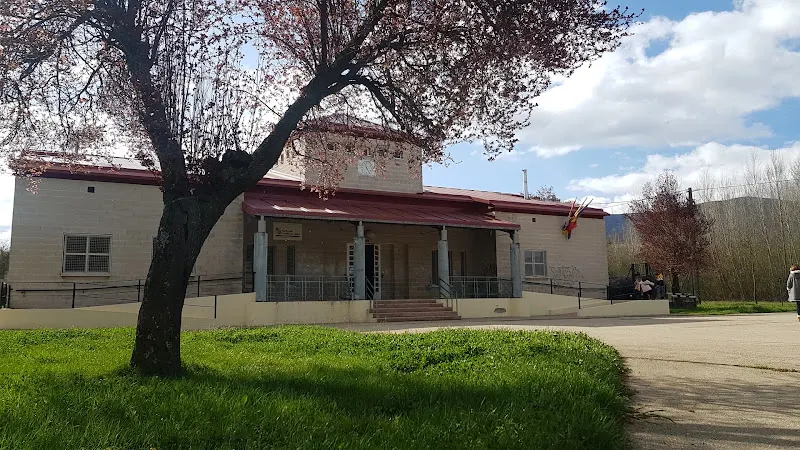 CRA JIMENA MUÑIZ - Colegio público en Corullon - foto 2